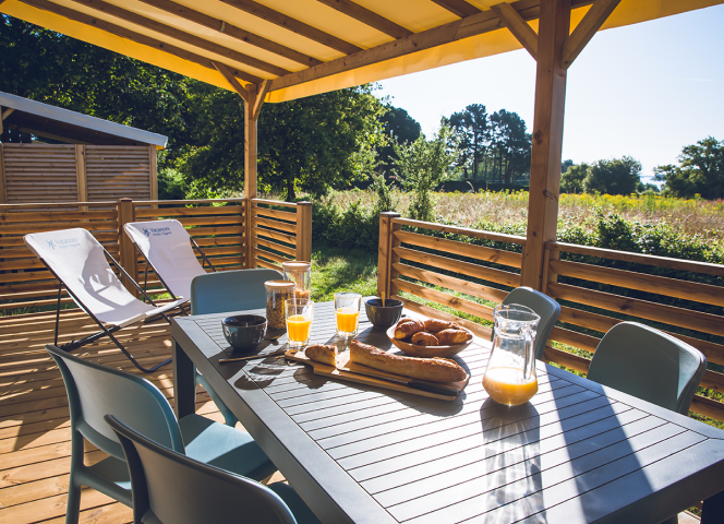 mobile-home terrace