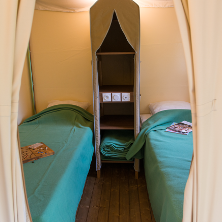 Twin bed bungalow